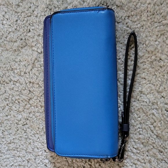 Reed Wallet / Wristlet - Picture 2 of 6